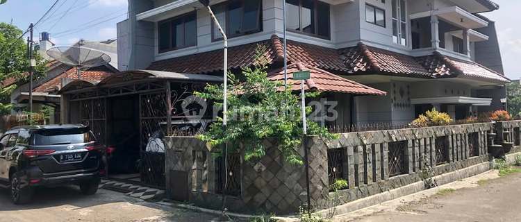 Ready-to-Occupy Hook House in Rajamantri Turangga Buah Batu 1