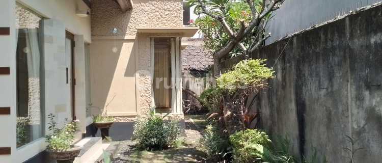 Rumah Bagus Dengan Taman Yang Asri Dan Luas Nyaman Untuk Keluarga Anda 1