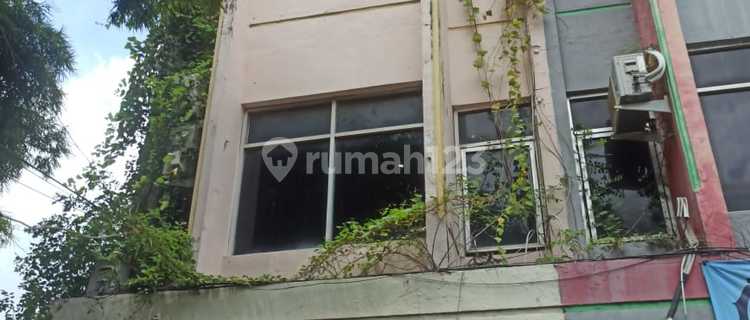 Cheap 3-story shop house on Jl Raya Cilincing, Cilincing, North Jakarta 1