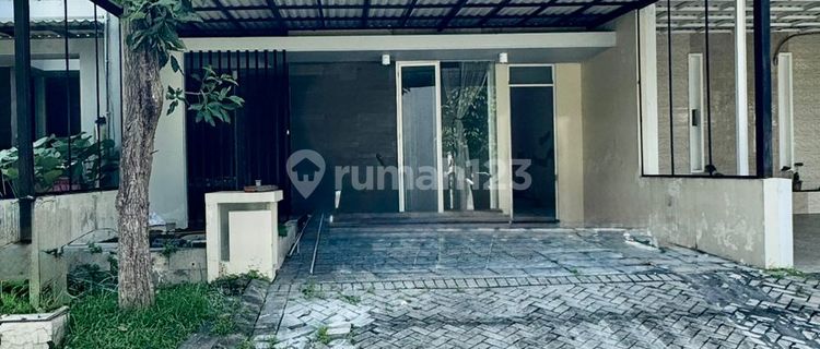 For Rent Royal Residence Wiyung Semi-Furnished 4 Bedrooms Area 173m² Near Pakuwon Mall West Surabaya 1