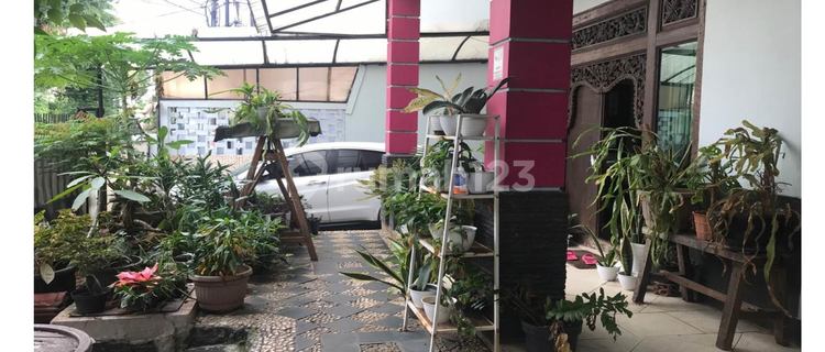 For Sale 2-Story House in Tebet Dalam, Suitable for Living or Converted into a Boarding House in Tebet 1