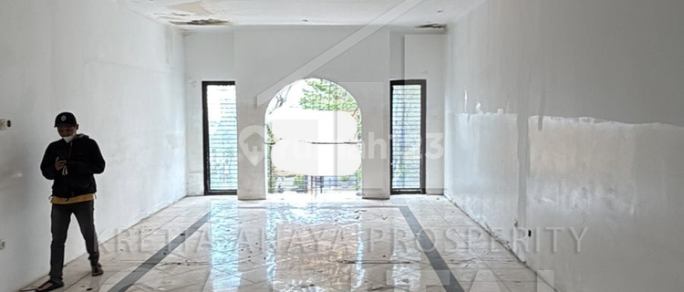 2-Story Shophouse with Strategic Location on Jl. Cihanjuang 1