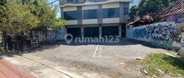 FOR RENT 3-BLOCK 3-STORY SHOPHOUSE IN BAYPASS TUBAN KUTA BADUNG 1