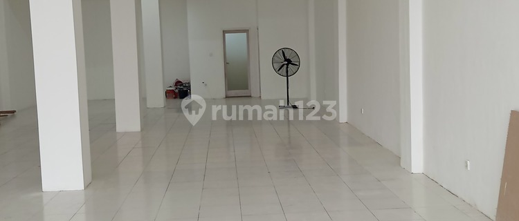 Ruko Single-Storey Hook Area in Kerobokan, Rare Find 1