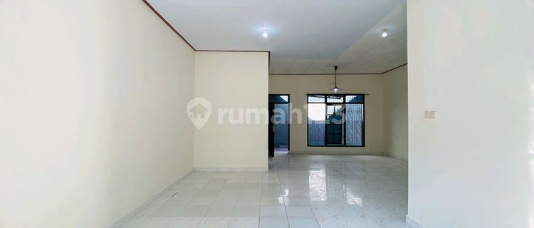 1-Story House Facing South Sidakarya Wide Building 1