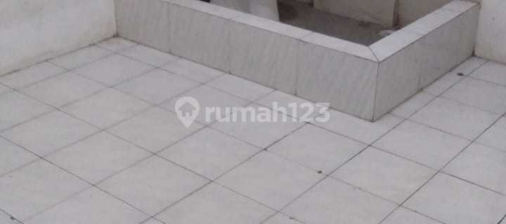 Negotiate for a Nice and Commercial Shop House in Cengkeh Tamansari 1