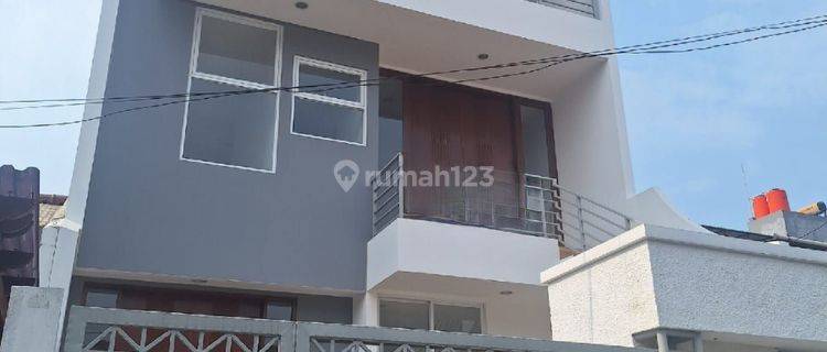 Wilson Rumah lokasi bagus di puri indah 1