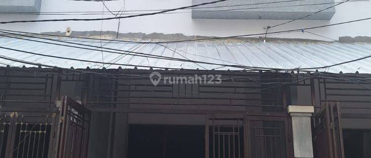 Rumah Baru 4 lantai, plafond lantai 1 tinggi Di Jelambar 1