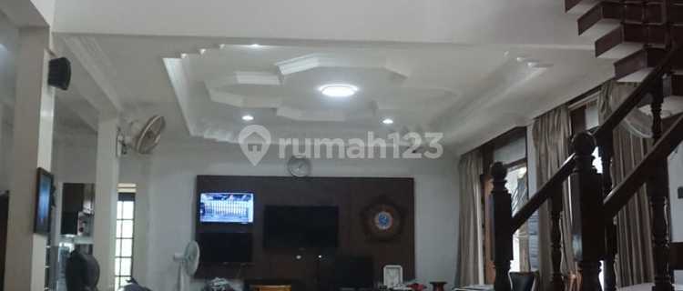 Beautiful 2-Story House in the City Center Strategic Comfortable Safe 1