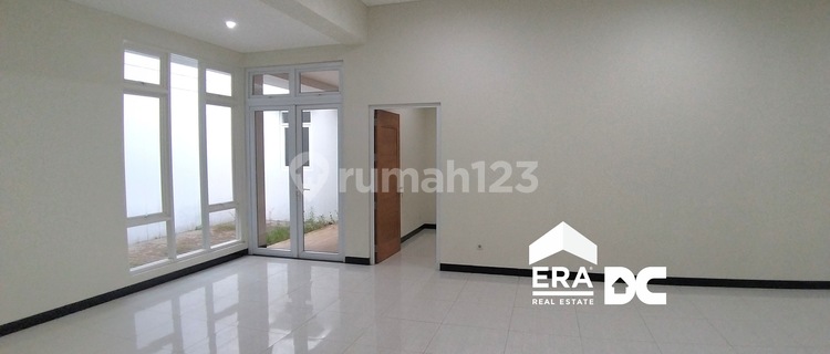 Strategic Midtown House, Comfortable, Safe, Flood-Free 1