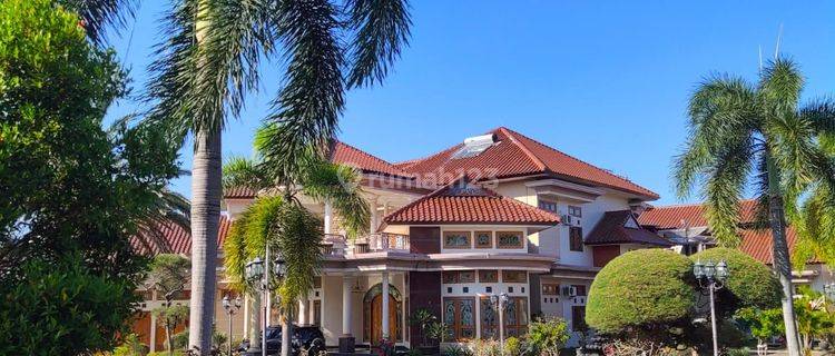 Rumah Mewah Siap Huni Dengan Halaman Luas 1