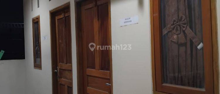 DIJUAL RUMAH KOST2AN DI KP IRIAN JAKARTA PUSAT 50m2 HADAP TIMUR, 9 KAMAR,KODE RY 1