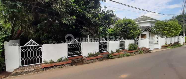 Rumah Luas Diarea Komplek Deplu ,Hitung Tanah Aja Dekat Akses Tol 1