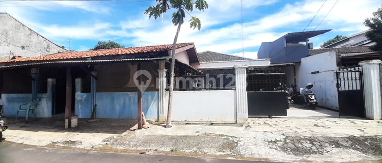 Spacious House on Jl Kesehatan, Only 10 Minutes from Gatte Toll Veteran 1