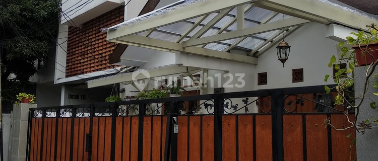 Rumah Terawat SHM, Dekat Taman, di Tebet - Jakarta Selatan 1