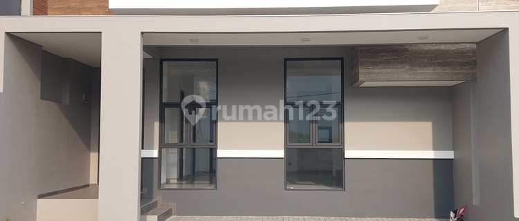 New Modern Ready-to-Live House in Setiabudi Gegerkalong Bandung Area 1