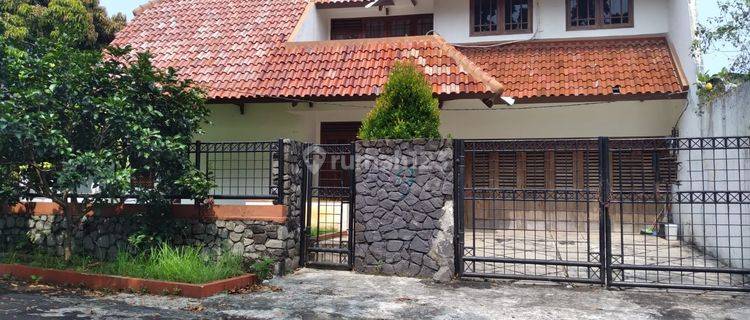 Rumah Mewah Dengan Kolam Renang di Cinere Indah 1