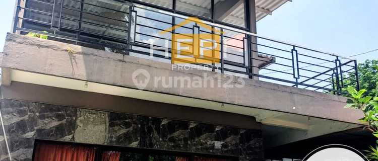 Two-story shophouse in Wahidin Candisari, Semarang. 1