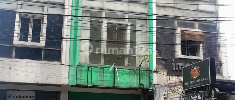 3-Story Shophouse in Commercial Area Near Bandung City Square 1