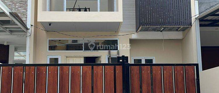 Rumah Cantik Bangunan Kokoh 2LT Bisa KPR di imperial Gading Jakarta Utara 1