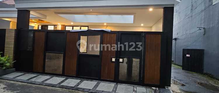 Luxury.new.house in Radio Dalam, South Jakarta.only 15 billion. 1