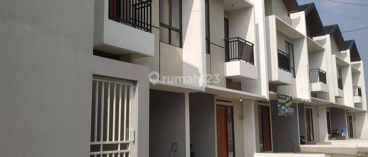 Rumah Cantik Dalam Komplek Tangerang Selatan 1