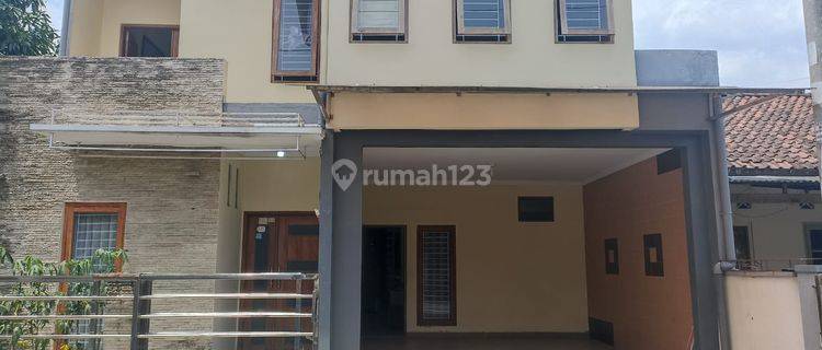 Disewakan Rumah Cantik 2 Lantai Furnish di Ngaglik Sleman G 1