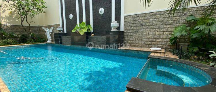 Dijual Rumah Mewah di Pondok Indah Dengan Pemandangan Golf, 2 Lantai, Sertifikat SHM, Pondok Indah Jakarta Selatan 1