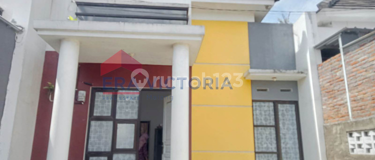 Gondanglegi House Near Market, SMK Mutu Suitable for Small Family 1