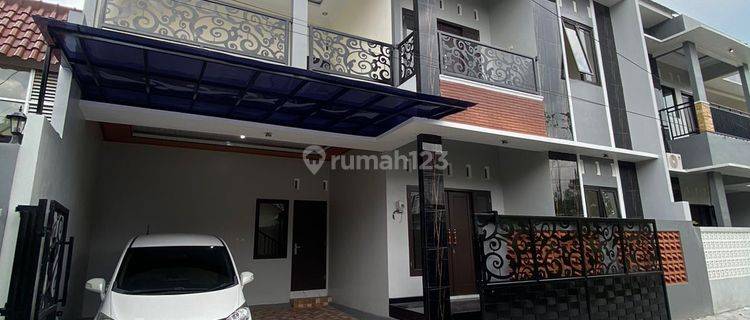 Rumah Megah 2 Lantai Dekat Stadion Maguwoharjo 1