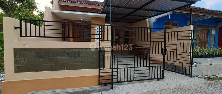 Rumah Modern Siap Huni di Dekat Pasar Stan Maguwoharjo Sleman 1