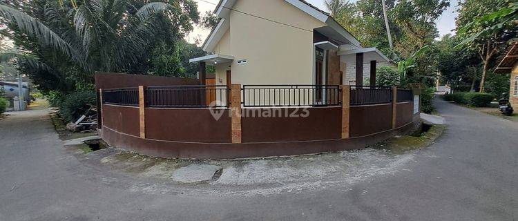 Rumah Hook Asri Modern Barat Cebongan Margomulyo Sleman 1