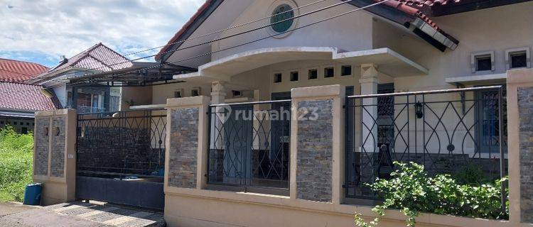 Rumah Nyaman Di Jln Pembangunan 1