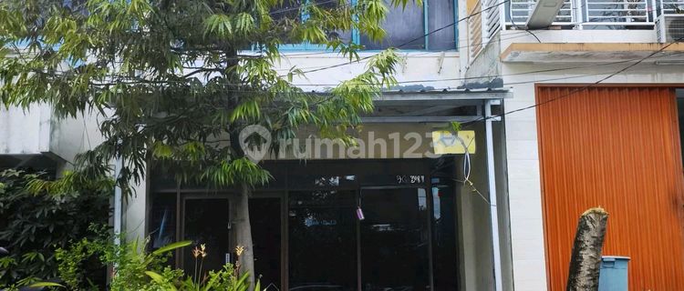 2-Story Shop House Ideal for Business, Flood-Free in Pondok Kelapa. 1