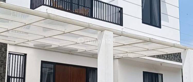 Villa 3 Lantai Bangunan Baru Pesanggrahan Batu Malang 1