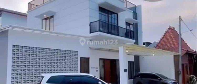 Villa Bangunan Baru 3 Lantai Pesanggrahan Batu Malang 1