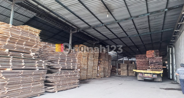 Warehouse in Sarwo Edi Pucang Gading Semarang 1