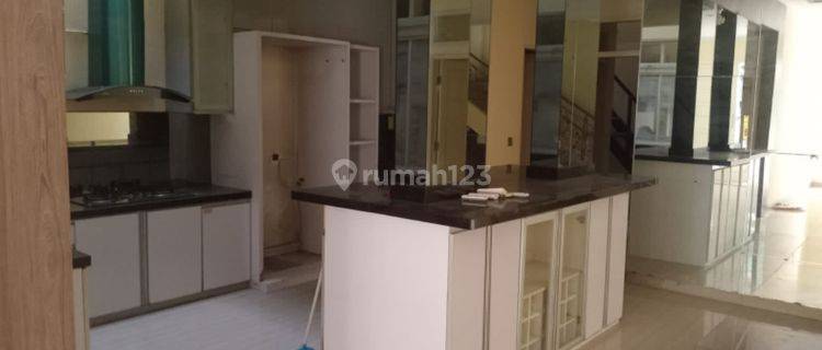 DI Sewakan Murah Rumah 2 Lt Siap Huni Gading Kusuma
Kelapa Gading Jakarta Utara 1