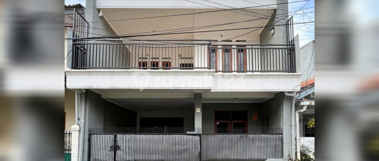 Nice Modern House in Kayu Putih, Rawamangun, East Jakarta 1