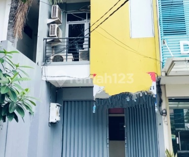 Ruko Dilokasi Strategis, Cocok Untuk Kantor Mau Usaha  1