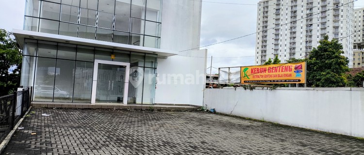 For Rent 3-Storey Building by Iskandar Soleh Road Near Saung Kuring 1