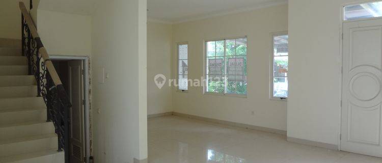 Disewa Rumah Cantik Luas 160m2 di Cluster Eropa, Green Lake City 1