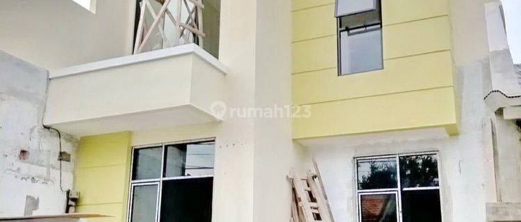 Rumah 2 Lantai Baru SHM di Griya Loka Bsd, Tangerang 1