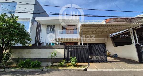 Minimalist House in Janur Elok, Kelapa Gading, North Jakarta 1