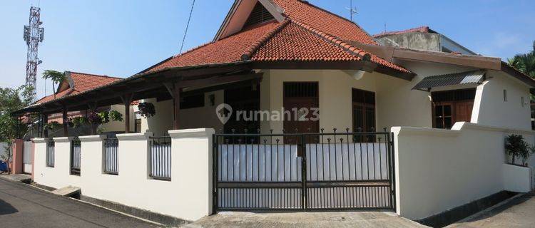 Rumah 2 Lantai Bagus Unfurnished SHM 1