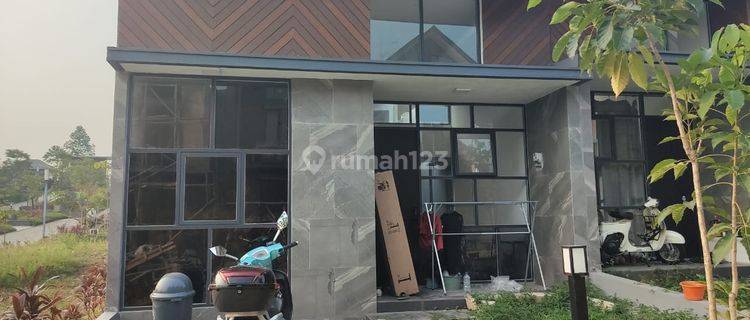 Disewakan Rumah Rasa Villa 2 BR di Golden Flower Tangerang Banten 1