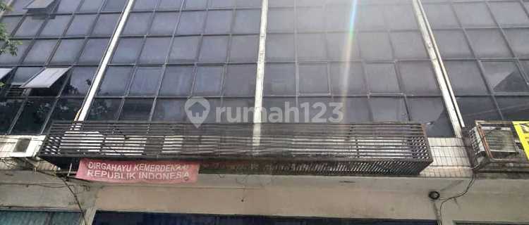 For sale: 3.5-story shophouse in Sunter. 1