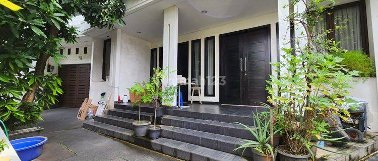 Dijual Turun Harga Rumah 3 lantai area perumahan bagus 1