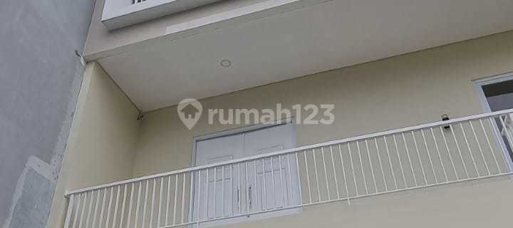 Dijual Rumah Baru 3 Lantai Siap Huni design Minimalis 1