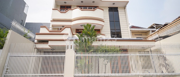 Rare Find! Beautiful House in Krukut, Complete Facilities, Negotiable Price. 1